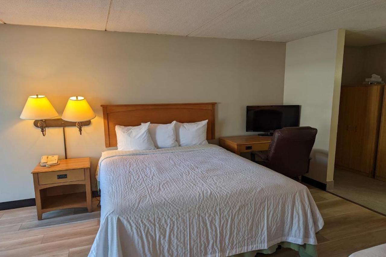 Days Inn By Wyndham Birch Run Exterior foto